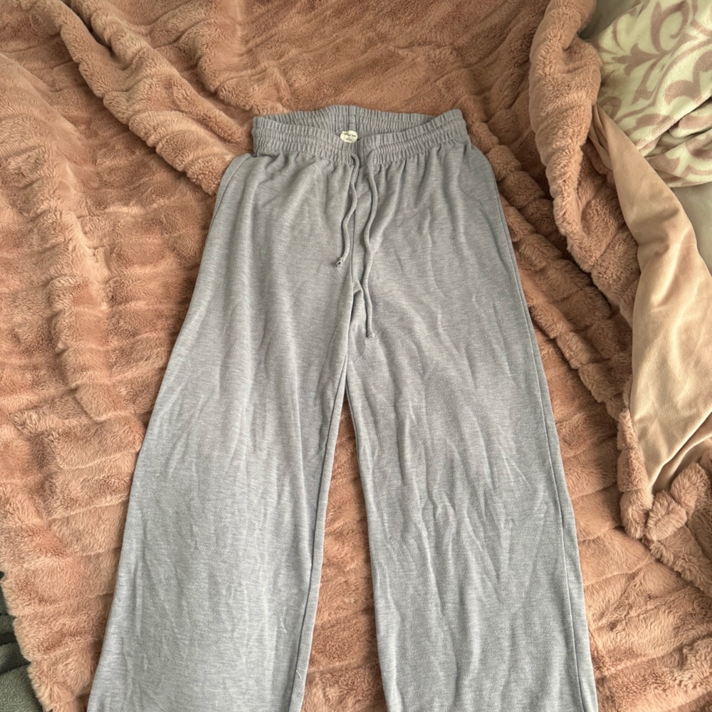 aritzia comfy sweats
